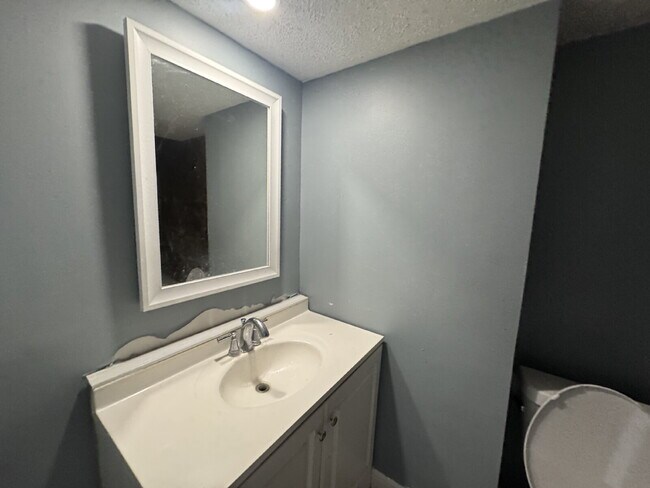 Building Photo - Spacious 4-Bed, 3-Bath Gem on Regent Ave - Your Dream Home Awaits in Brooklyn Park