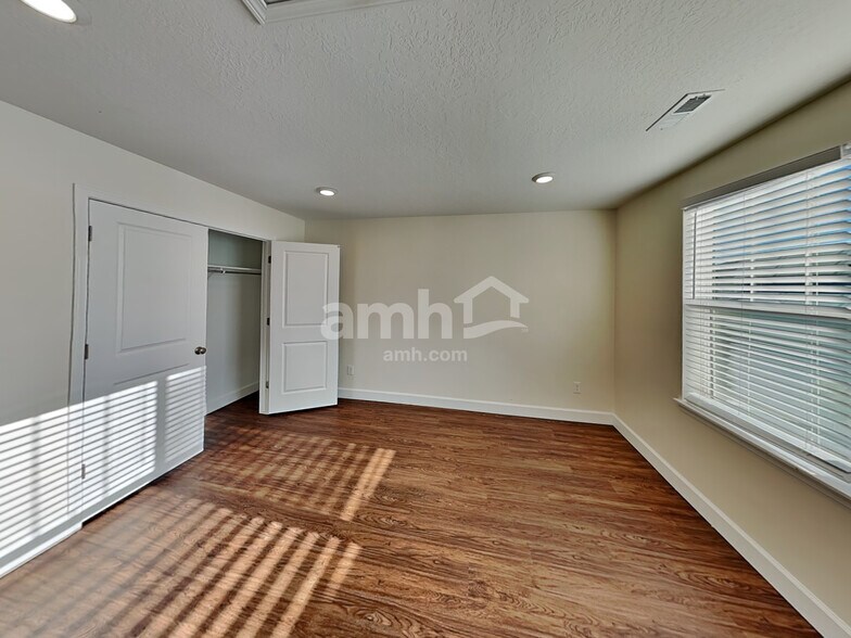 Building Photo - 4383 N Morgan Way