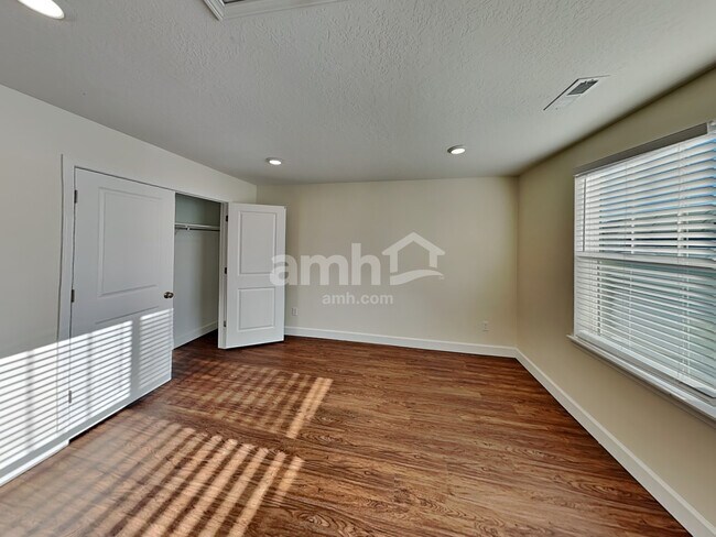 Building Photo - 4383 N Morgan Way