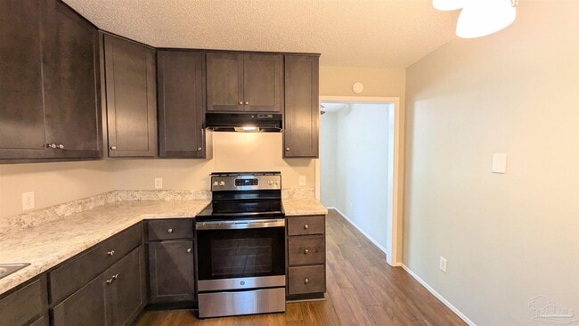 Building Photo - 9648 Hollowbrook Dr