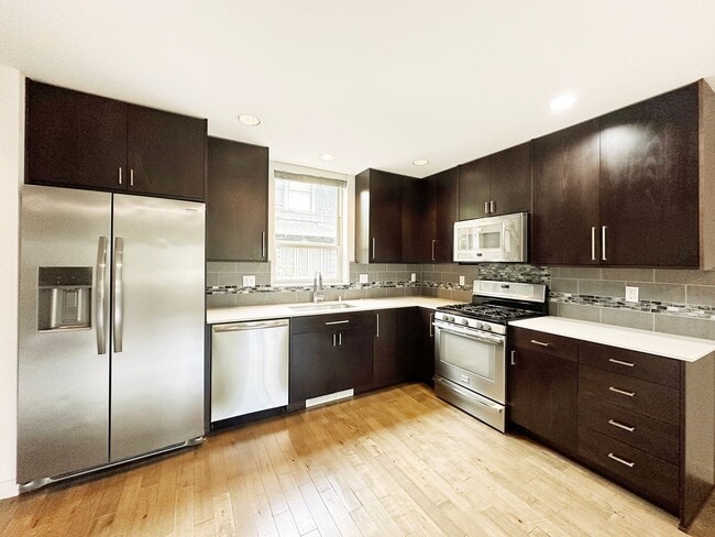 Building Photo - 3bd/2ba Seattle Townhome