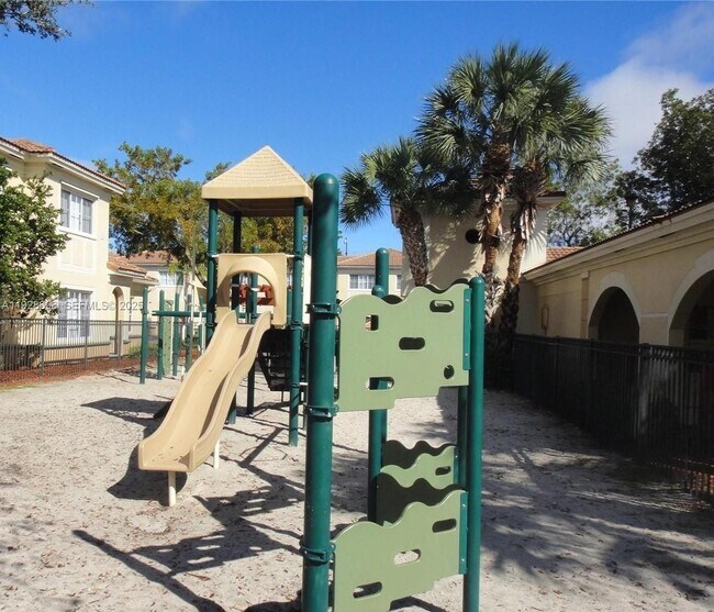 Building Photo - 2406 Centergate Dr