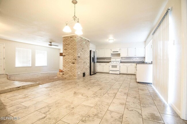 Building Photo - 6613 Southwind Dr