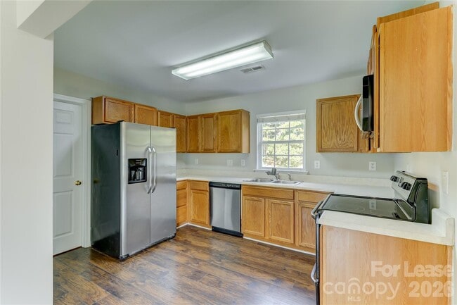 Building Photo - 524 Stillgreen Ln