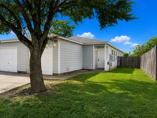 Building Photo - 15418-15420 Kamary Lane