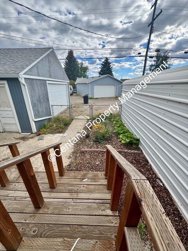 Building Photo - 3 Bed 1 Bath located on the flats