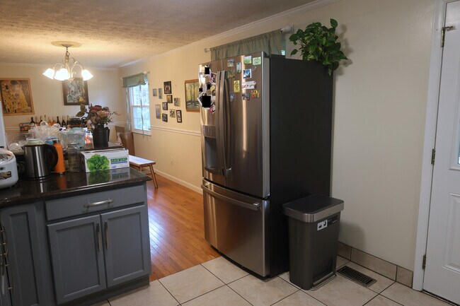 Building Photo - 9802 Brightlea Dr