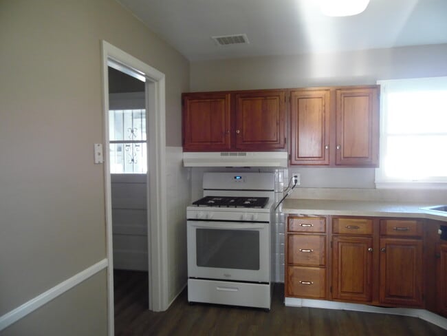 Building Photo - 801 Marcellus Dr