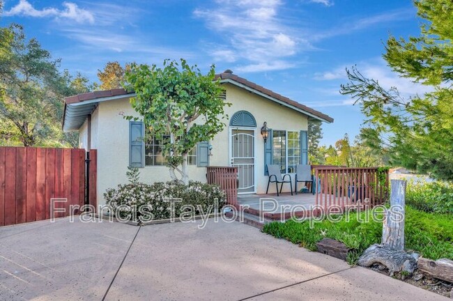 Primary Photo - 1129 Rising Hill Way