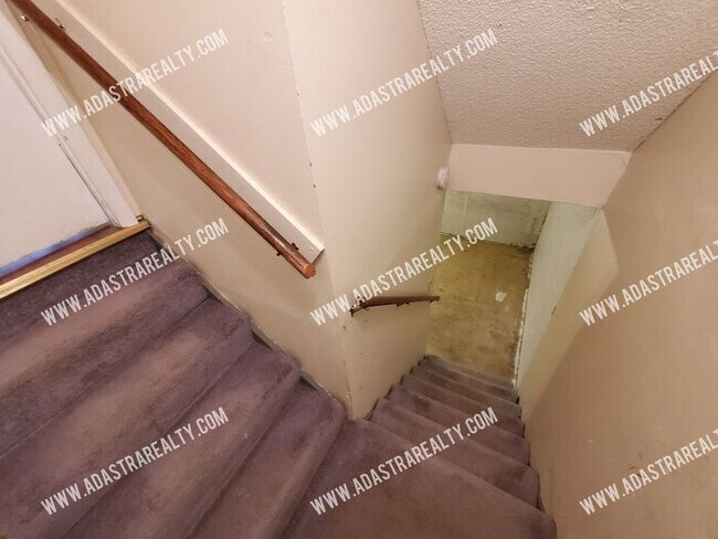 Building Photo - Affordable Olathe Townhome-Showing NOW!!
