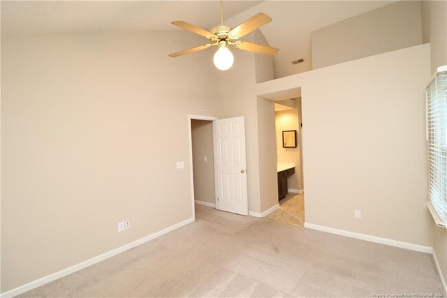 Building Photo - 211 Amberglow Pl