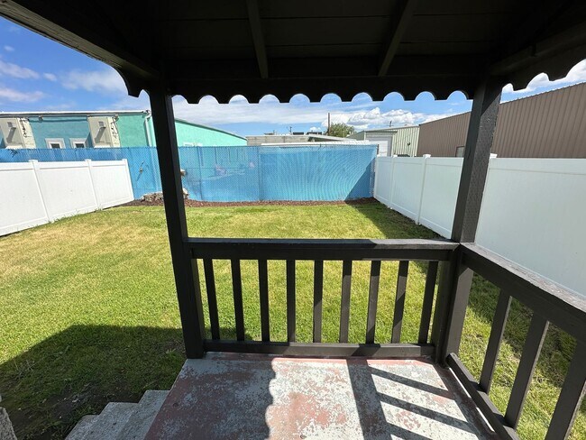 Building Photo - Cozy 1 Bd 1 Bath Remodeled Duplex