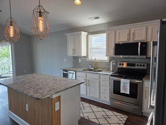 Building Photo - 1048 Meadowoods Dr