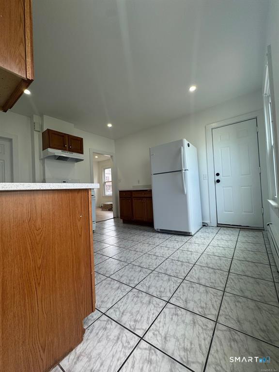 Building Photo - 142 Cowles St