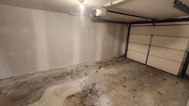 Building Photo - Charming Benson Home