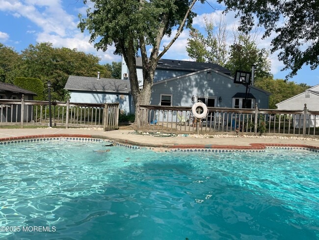 Building Photo - 9 Cherry Hill Ln