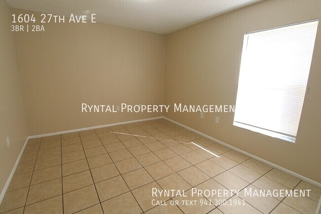 Building Photo - 1604 27th Ave E