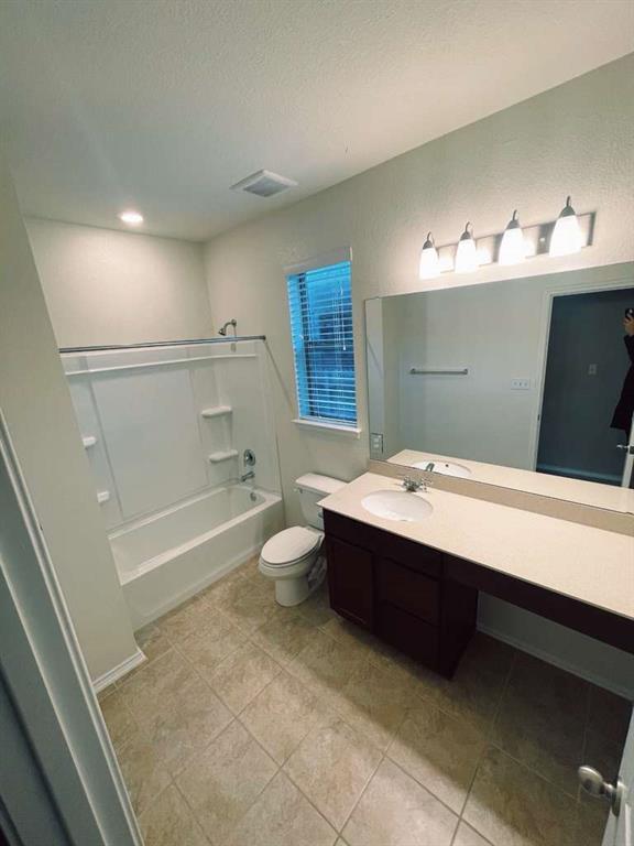 Building Photo - 321 Parrot Tulip View