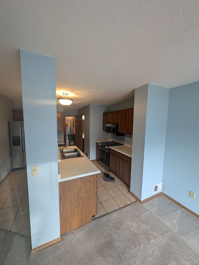 Building Photo - Beautiful 2bed 2bath Home in Mendota Heights