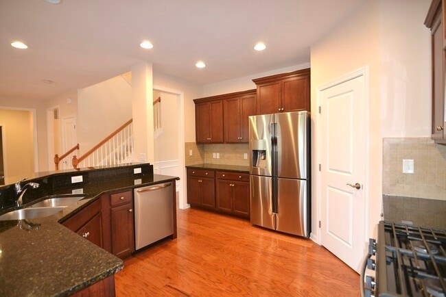 Building Photo - 8 Spicebush Ct