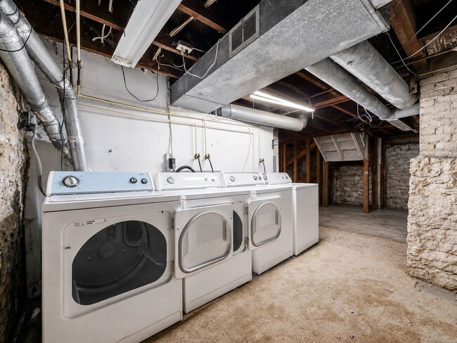 Building Photo - 227 E Northwood Ave