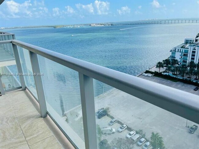 Building Photo - 1155 Brickell Bay Dr