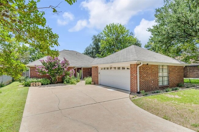 Building Photo - 10007 Brantley Bend