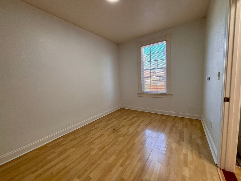 Building Photo - 1941 Chestnut St