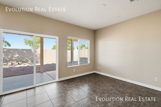 Building Photo - 3130 S 81st St