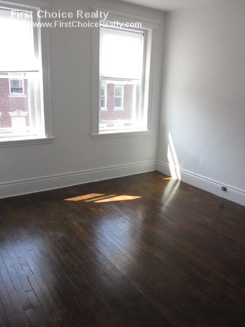 Building Photo - 120 Warren St