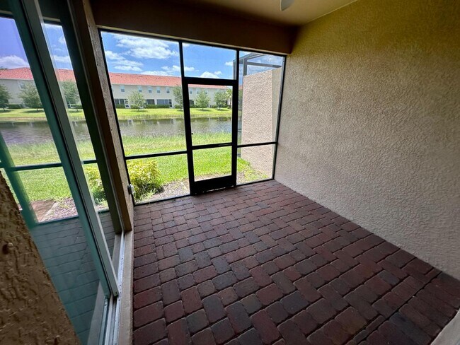 Building Photo - 1696 Alameda Dr