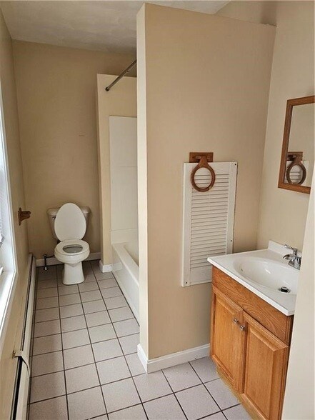 Building Photo - 37 Pleasant St