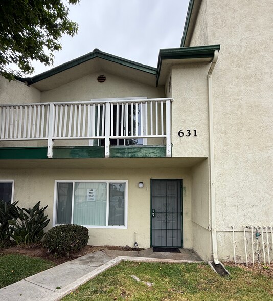 front view of unit - 631 7th St