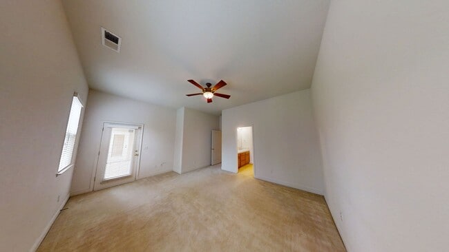 Building Photo - 1823 N Holly Ave