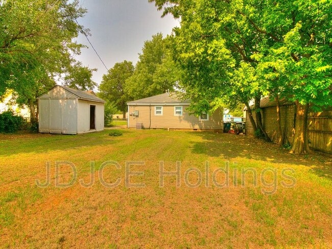 Building Photo - 536 E Northrup Dr