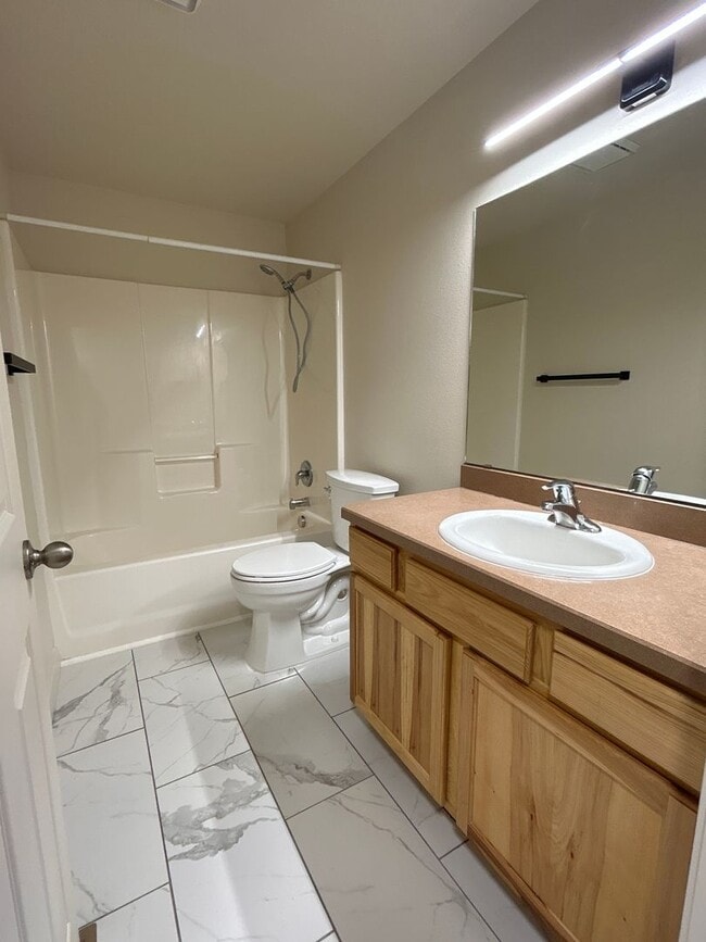 Building Photo - 532 SE Ponderosa Dr