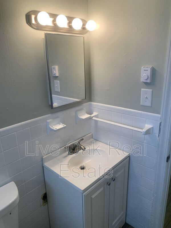 Building Photo - 314 Woodview Ave