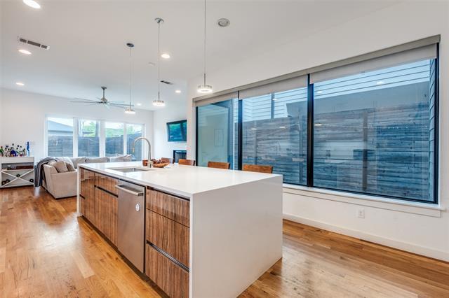 Building Photo - 5427 Melrose Ave