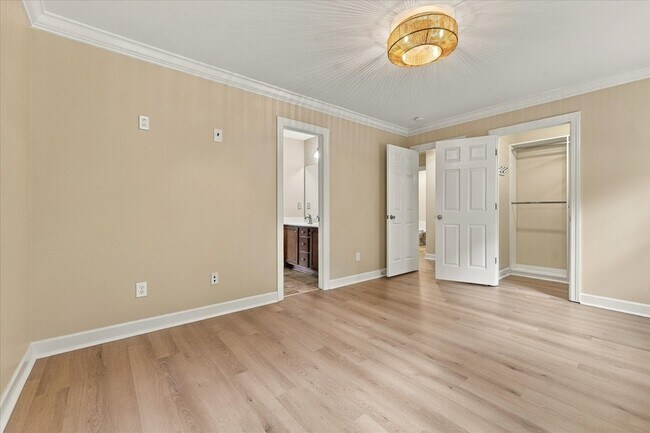 Building Photo - 1414 Chantilly Ln