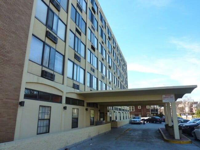 Building Photo - University Towers- Studio Apartment #418 Available FALL 2026 @ $1100/month