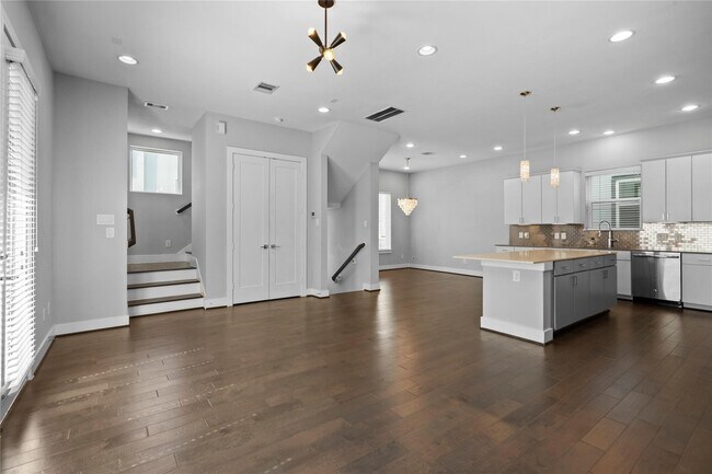 Building Photo - 8409 Hempstead Rd