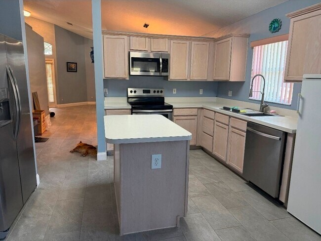 Building Photo - 4 BED / 2 BATH / 2 CAR GARAGE - ORLANDO (HUNTER'S CREEK)