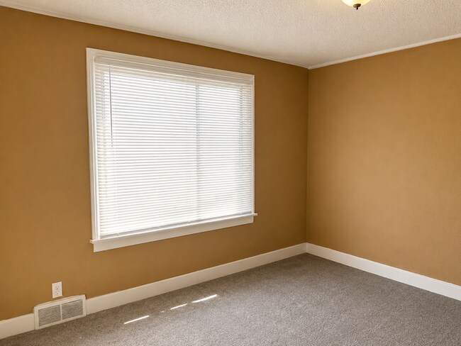 Building Photo - 14877 Lesure St