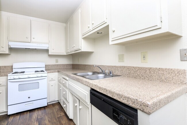 Building Photo - Walnut Park Apartments