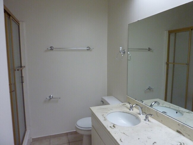 Building Photo - 2055 Rodney Dr