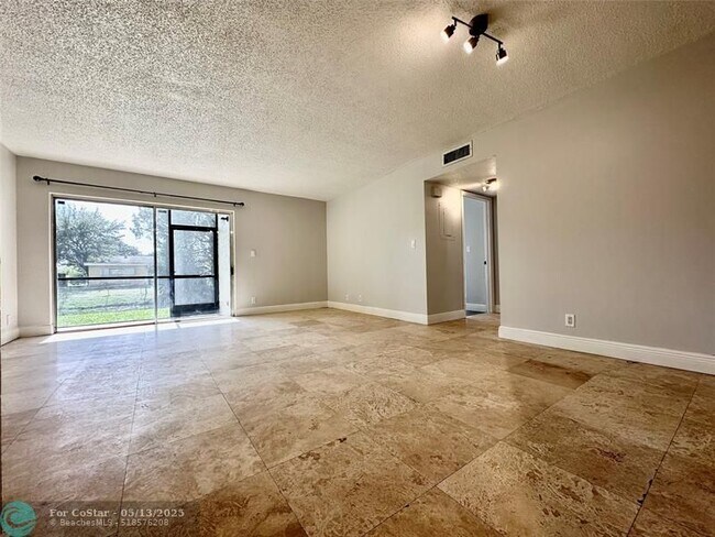 Building Photo - 717 Gardens Dr