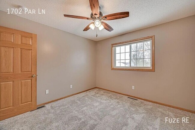 Building Photo - 1702 Par Ln