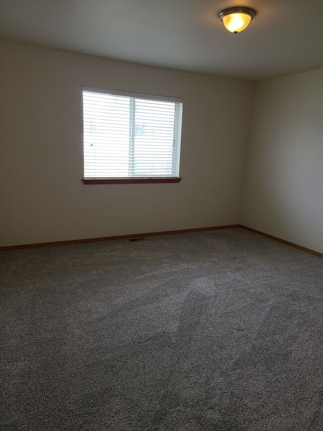 Building Photo - Lovely 3 Bedroom 2 Bath Sunshine Meadows Home for Rent!
