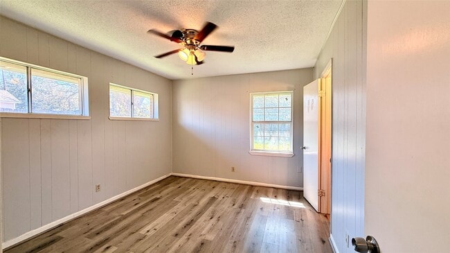 Building Photo - 10502 Ambursen St