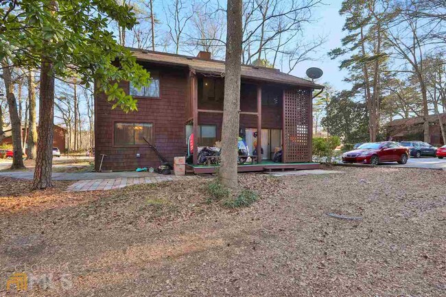 Building Photo - 13 Northlake Dr